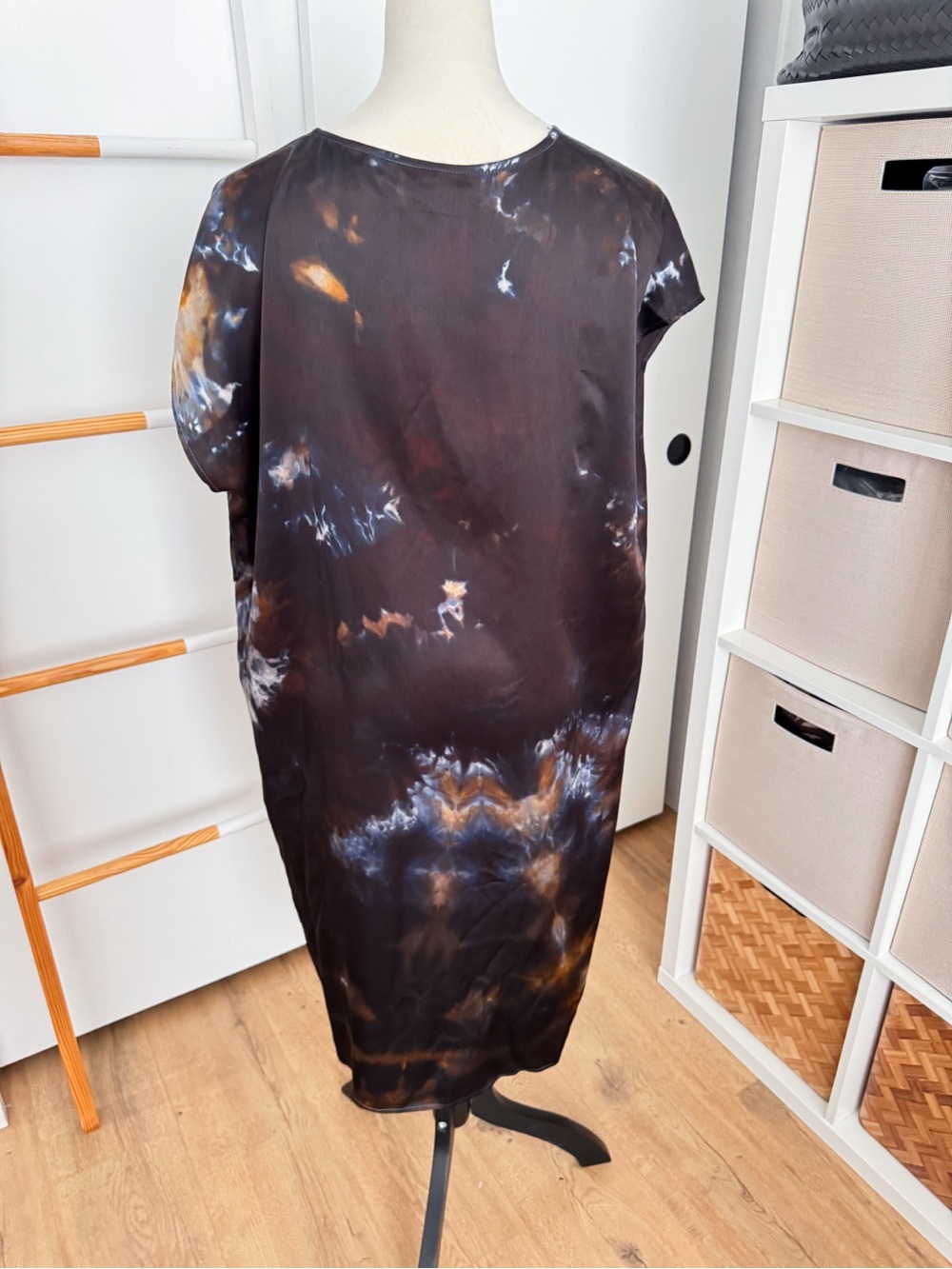 Riverside Tool & Dye Luca Silk Charmeuse Kaftan Midi Dress Black Tie Dye - Picture 11 of 16